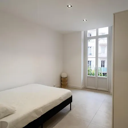 Apartment Bright In